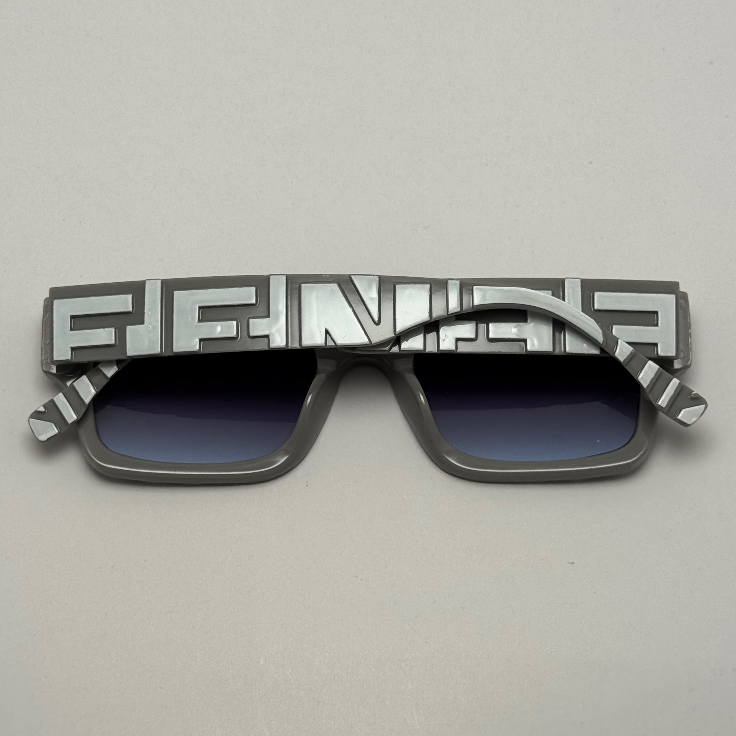 عینک آفتابی فندی FENDI طوسی کد 23087 - کیفیت مستر - لیمیتد ادیشن