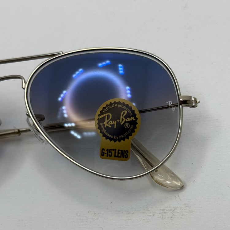 عینک ریبن خلبانی شیشه سنگ آبی هایلایت فریم نقره ای به همراه پک کامل ریبن کد Rayban RB 3025