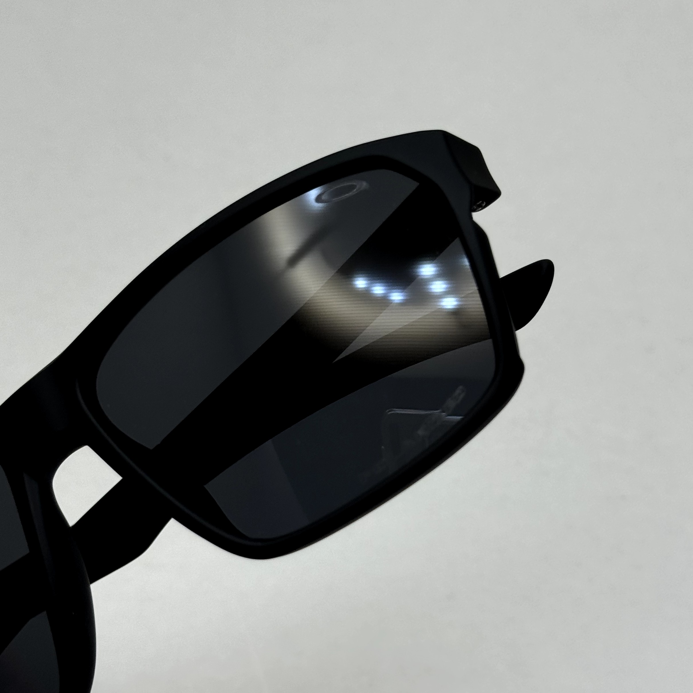 عینک اوکلی مستطیلی پلاریزه سبک OAKLEY آمریکایی مشکی کد WG83107