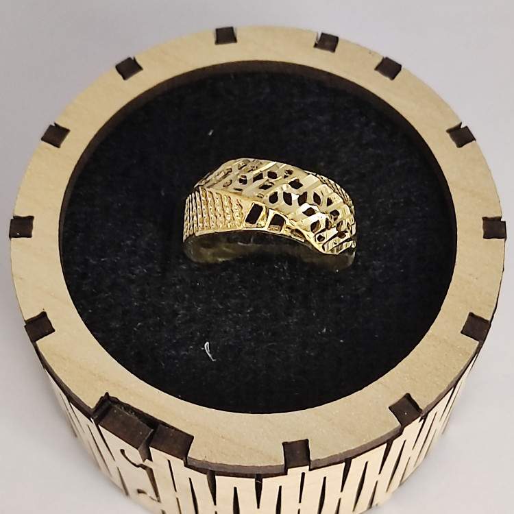 انگشتر طرح طلا تراش دار زنانه به همراه جعبه چوبی