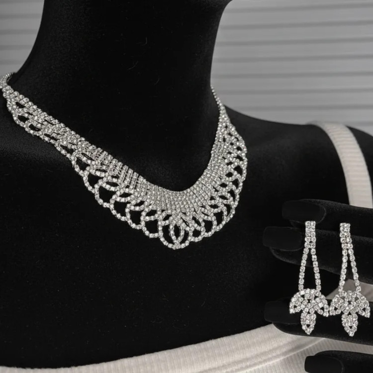 نیم ست گردنبند و گوشواره زنانه حلقه ای جواهری فول نگین کاری شده رنگ نقره ای ضد حساسیت رنگ ثابت کد ztk (پس کرایه)