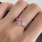 انگشتر جواهری صورتی و سفید زنانه طرح قلب نگین کاری شده رنگ کاملا ثابت کد zgy (پس کرایه)