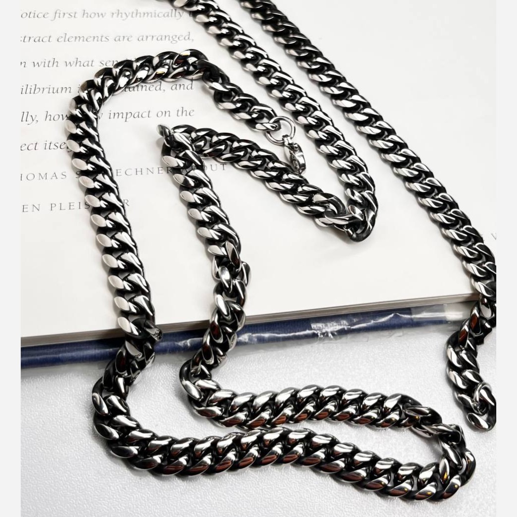 ست گردنبند و دستبند مردانه مدل کارتیر Cartier جنس استیل عیار 316 رنگ کاملا ثابت کد ztk (پس کرایه)