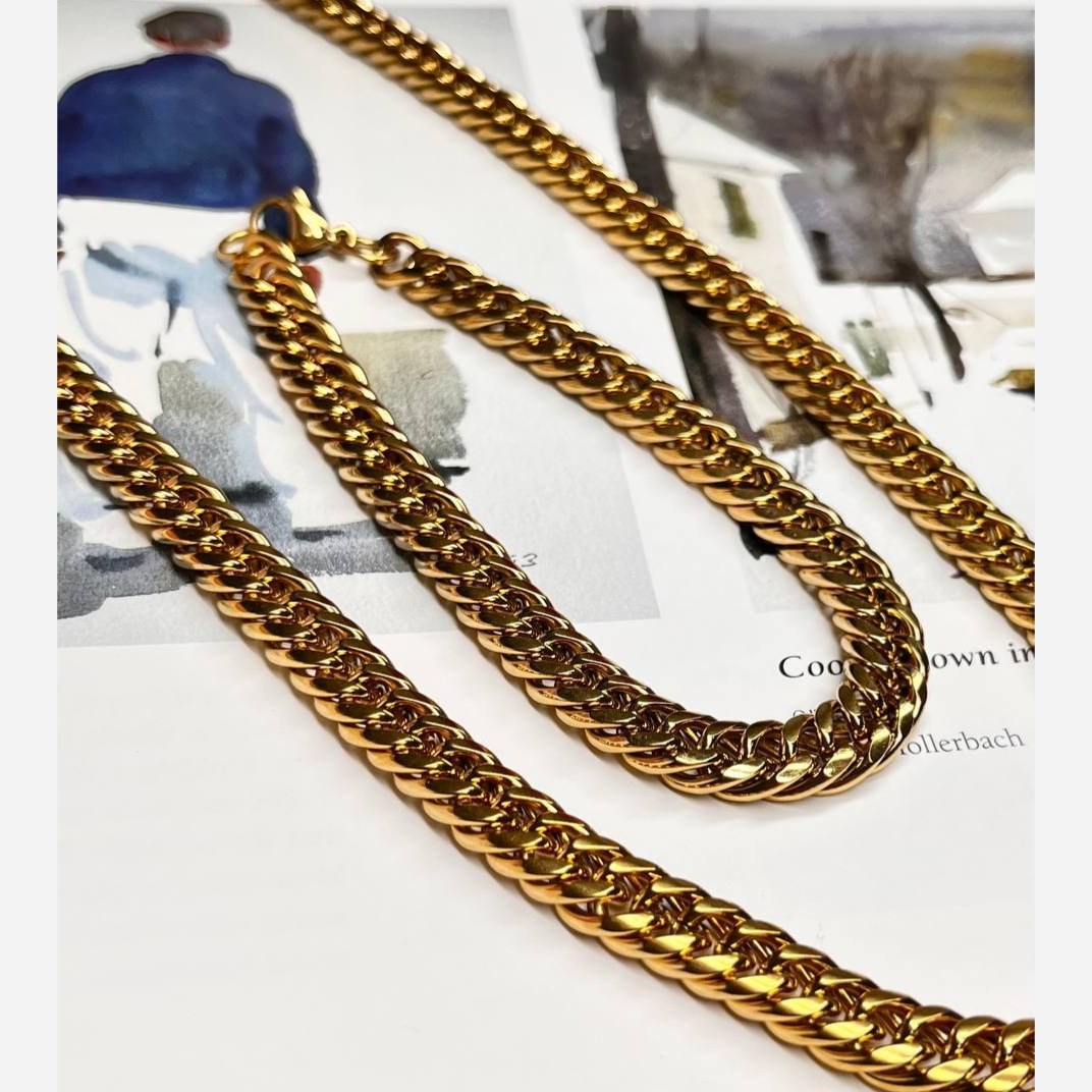 ست گردنبند و دستبند مردانه مدل کارتیر Cartier جنس استیل عیار 316 رنگ کاملا ثابت کد ztk (پس کرایه)