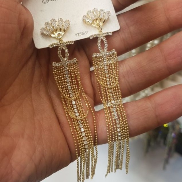 گوشواره طرح برند شنل Chanel نقره ای تنوع طرح رنگ کاملا ثابت کد bn (پس کرایه)