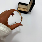 دستبند و بنگل آبکاری نقره زنانه طرح سه گره رنگ کاملا ثابت کد sm (پس کرایه)