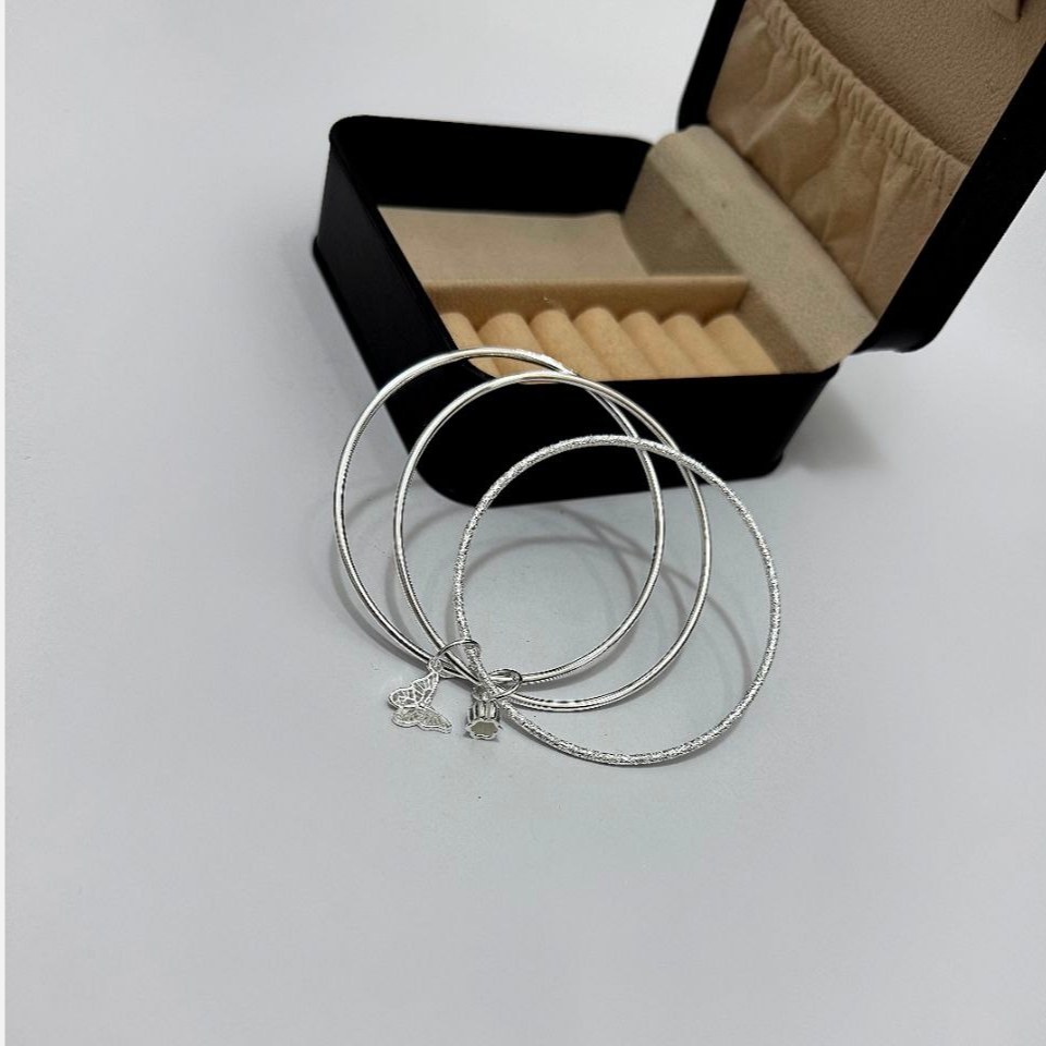 دستبند و بنگل آبکاری نقره زنانه طرح سه رج آویز تنوع طرح رنگ کاملا ثابت کد sm (پس کرایه)
