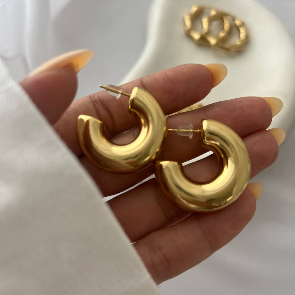 گوشواره استیل زنانه طرح مینیمال نیم حلقه تنوع طرح رنگ ثابت و ضد حساسیت کد tj (پس کرایه)