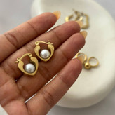 گوشواره استیل زنانه طرح وسط مروارید تنوع طرح رنگ ثابت و ضد حساسیت کد tj (پس کرایه)