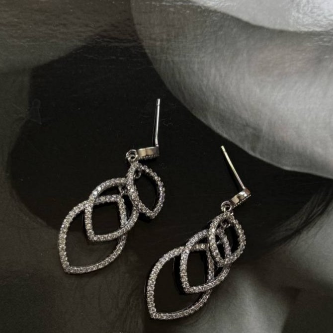 نیم ست گردنبند و گوشواره طرح جواهری طرح نگین رنگ ثابت کد sm (پس کرایه)