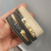 دستبند چرمی قفل و پلاک استیل مردانه طرح گوچی Gucci کیفیت چرم عالی تنوع طرح رنگ ثابت کد bn (پس کرایه)