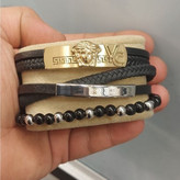 دستبند چرمی قفل و پلاک استیل مردانه کارتیر Cartier کیفیت چرم عالی تنوع طرح رنگ ثابت کد bn (پس کرایه)