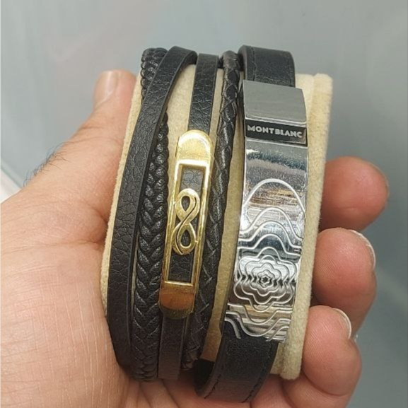 دستبند چرمی قفل و پلاک استیل مردانه ورساچ Versace کیفیت چرم عالی تنوع طرح رنگ ثابت کد bn (پس کرایه)