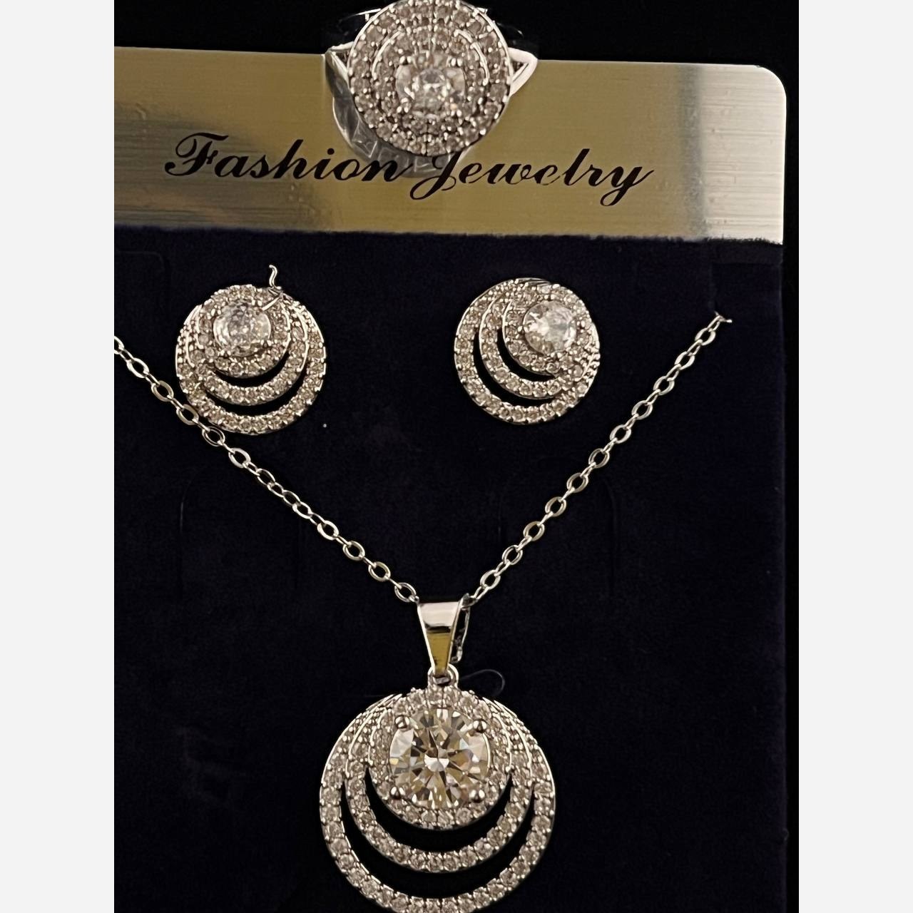 نیم ست گردنبند و گوشواره طرح جواهری نگین دار زنانه طرح آویز اشکی تنوع طرح رنگ ثابت کد ki (پس کرایه)