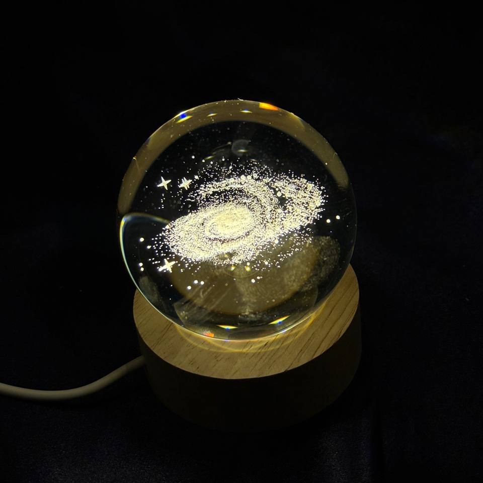 دکوری گوی کریستالی Led ال ای دی دار طرح دختر و پسر تنوع طرح و رنگ کد sm (پس کرایه)