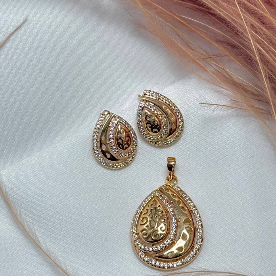 نیم ست گردنبند و گوشواره ژوپینگ زنانه طرح لوزی نگین تنوع طرح رنگ ثابت کد sm (پس کرایه)