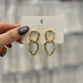 گوشواره فشن زنانه و دخترانه مینیمال دفرمه طرح حلقه ای صدفی رنگ ثابت تنوع مدل کدgy