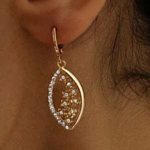 نیم ست طرح جواهری زنانه گردنبند و گوشواره مدل بیضی نیمه گل نگین رنگ ثابت کد MP