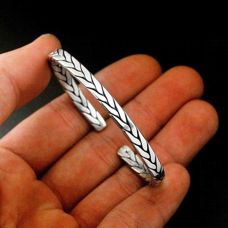 دستبند بنگل استیل طرح خاص و در طرح های متنوع دیگر رنگ کاملا ثابت کد ki