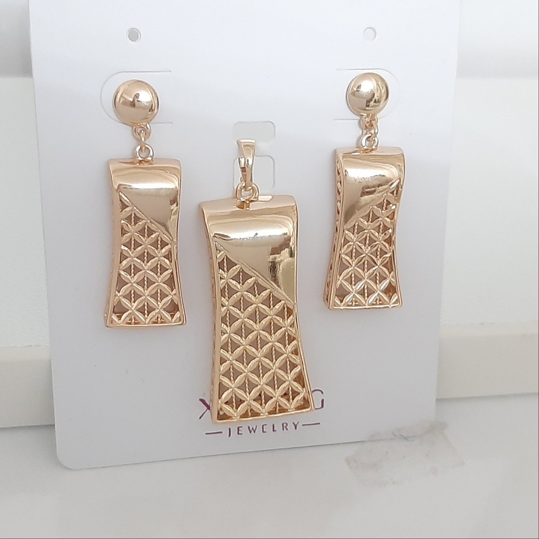 نیمست ژوپینگ رنگ ثابت با طلا مونمیزنه بدون زنجیر 950 تومن ورق بزنید لطفا