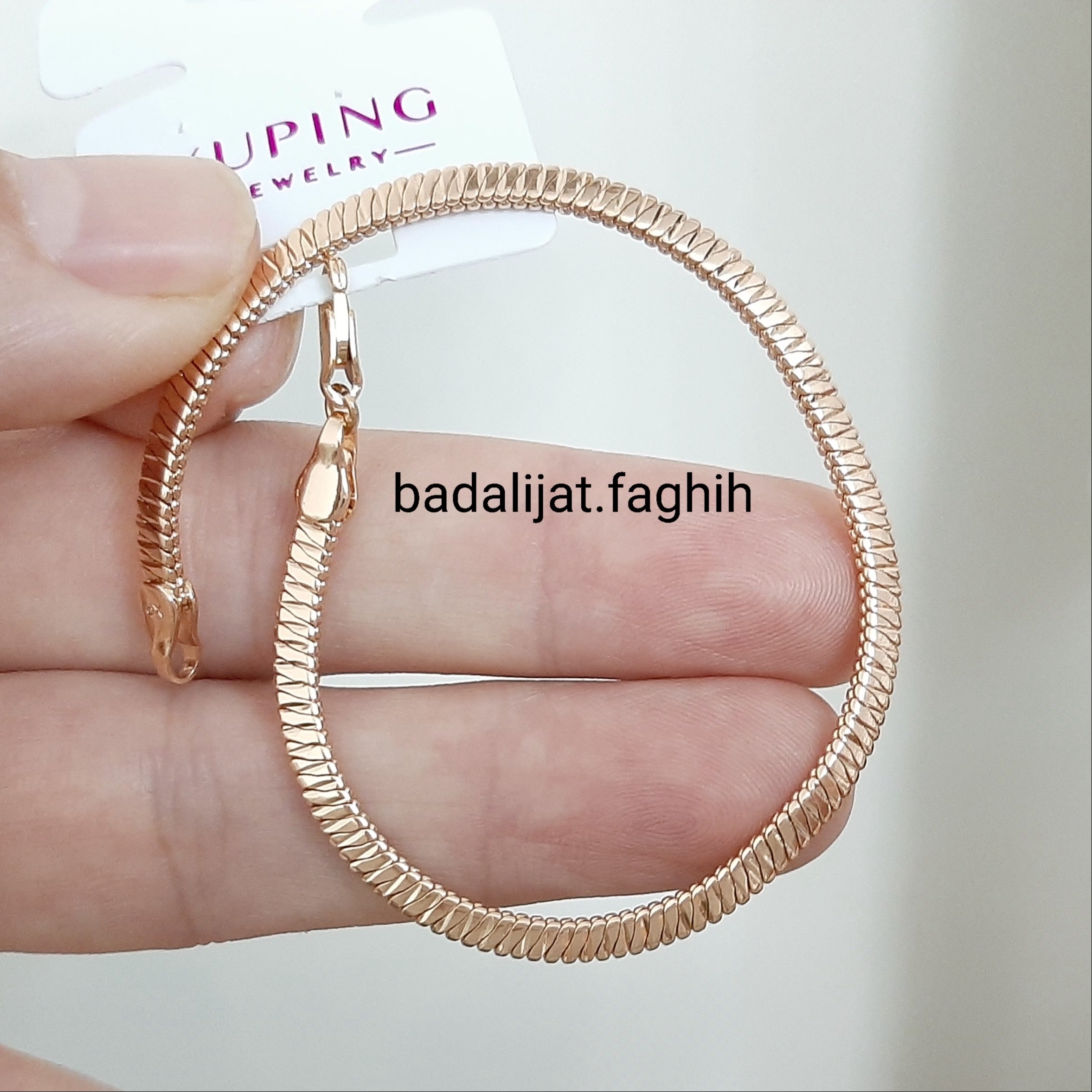 دستبند ماری ژوپینگ حک خورده کاملا رنگ ثابت با آبکاری طلا ورق بزنید لطفا
