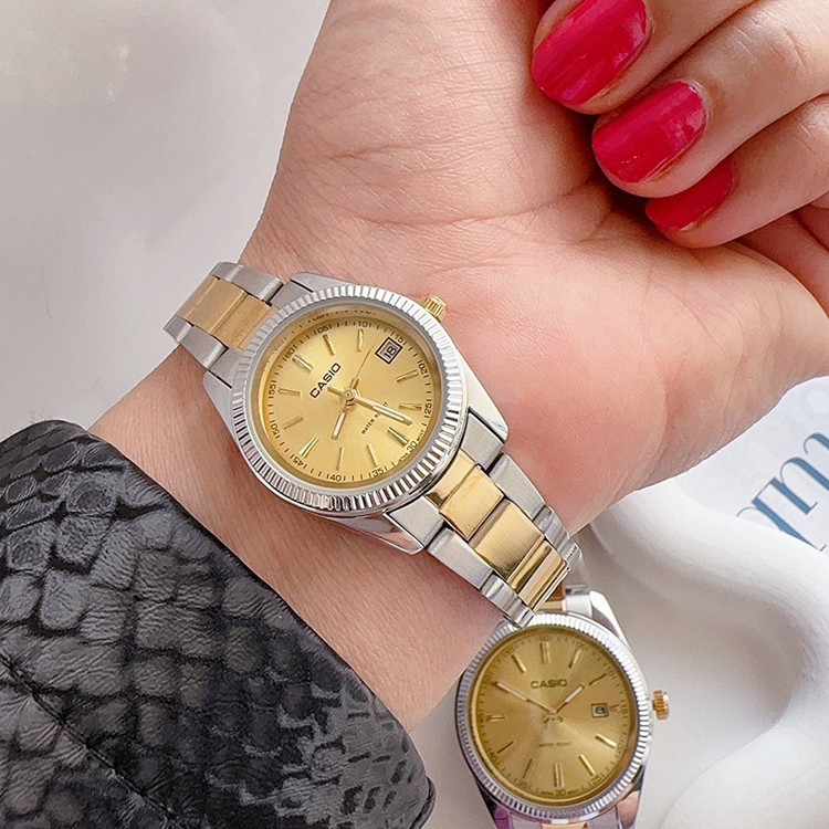 ست ساعت مچی زنانه و مردانه قیمت ست کاسیو استیل تاریخدار موتور ژاپن مارک معروف CASIO نمونه درجه یک ارسال رایگان
