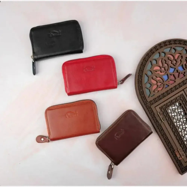 جاکارتی چرم طبیعی مدل 353 با جای پول و مدارک ابعاد 8 در 10 سانتیمتر