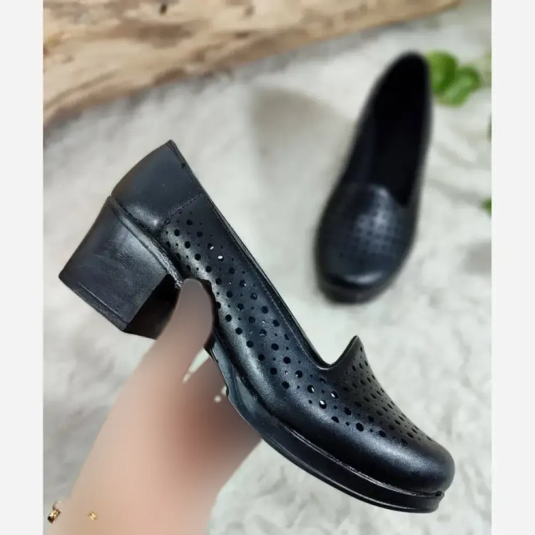 کفش طبی زنانه چرم صنعتی مدل هیلدا مشکی پاشنه 5 سانت