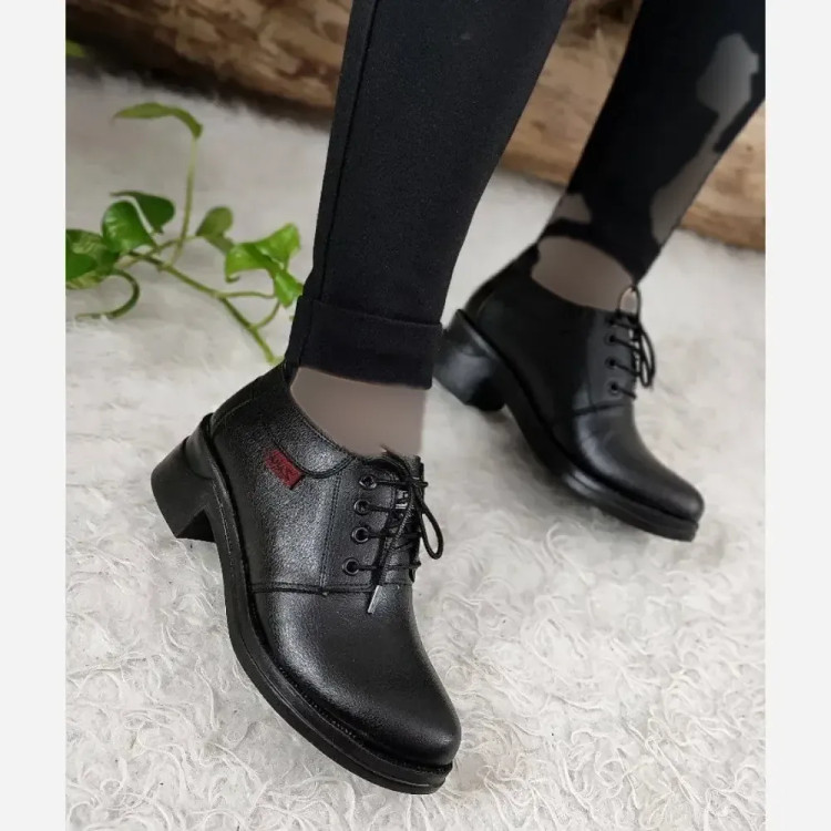 کفش طبی زنانه چرم صنعتی مدل لبخند رنگ مشکی