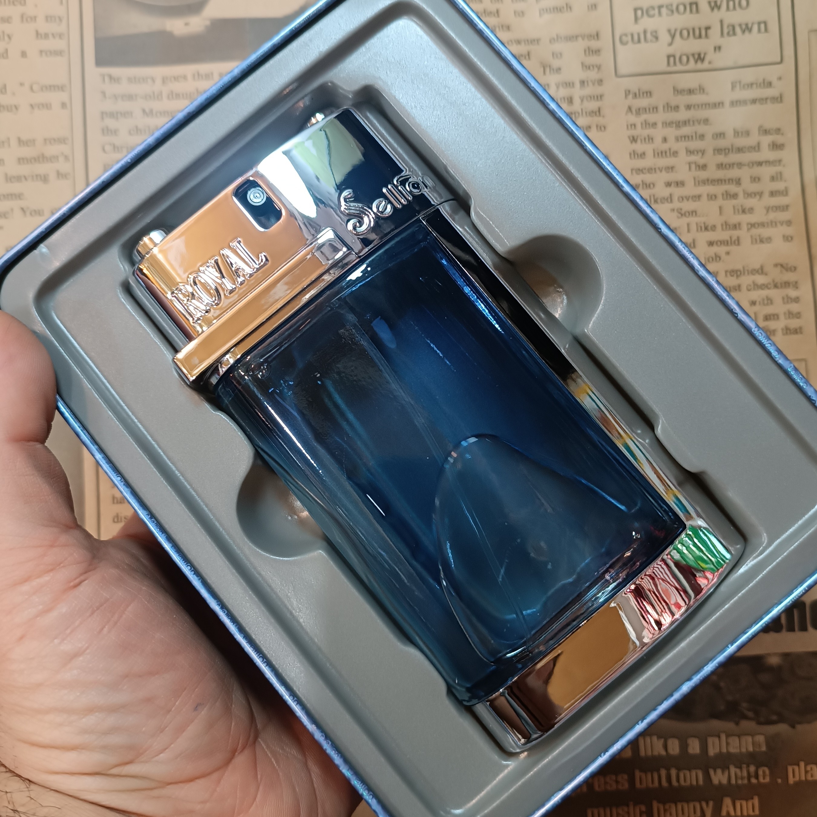 ادکلن رویال فلزی اصلی 100 میل عطر رویال آبی royal sellion پرفیوم قدیمی اودکلن رویال قوطی فلزی ادکلن رویال آبی کادو مرد