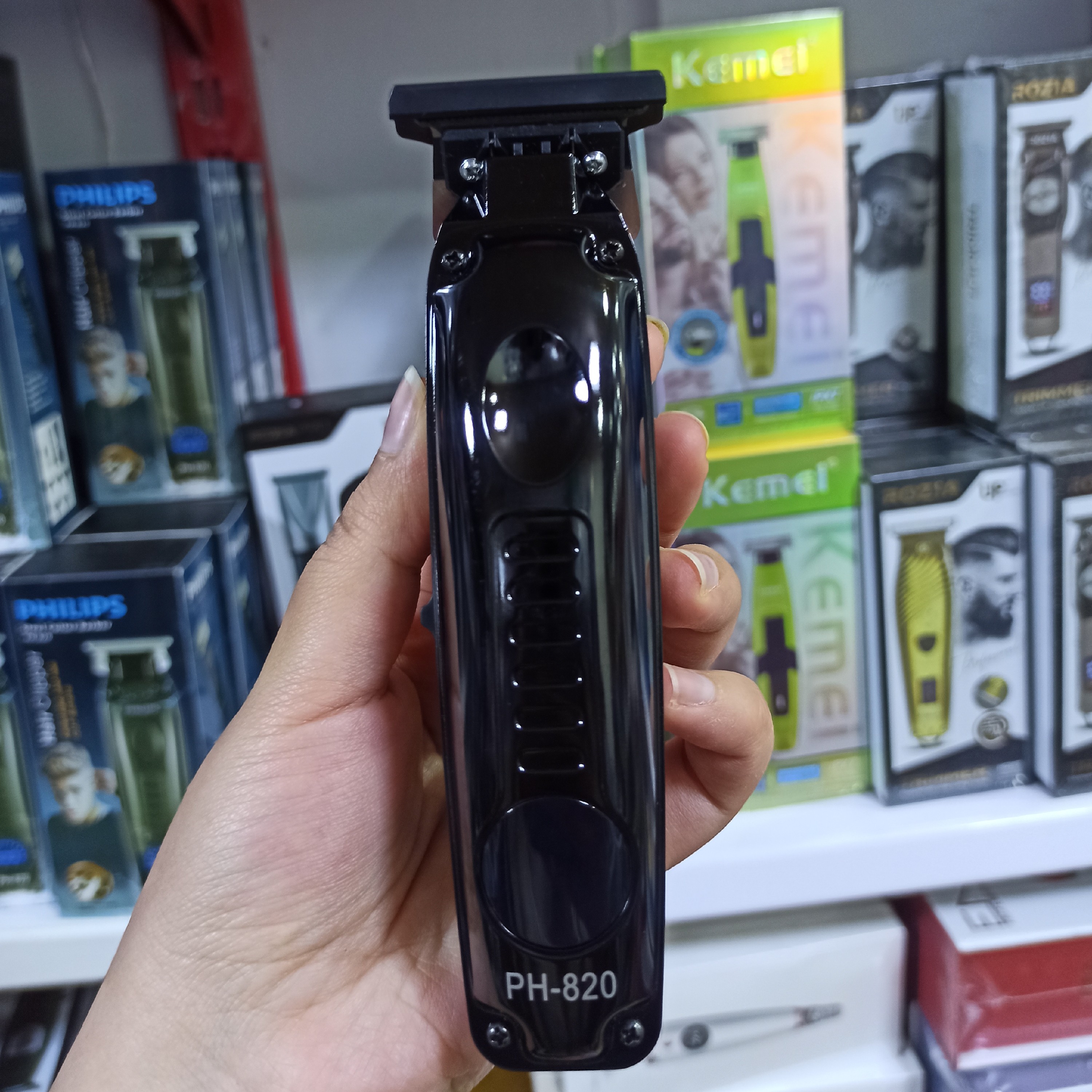 صفر زن صورت و بدن مارک فلیپس اصلی PHILIPS PROFESSIONAL 820 شارژی و مستقیم برق دیجیتالی و نمایشگر درصد باتری