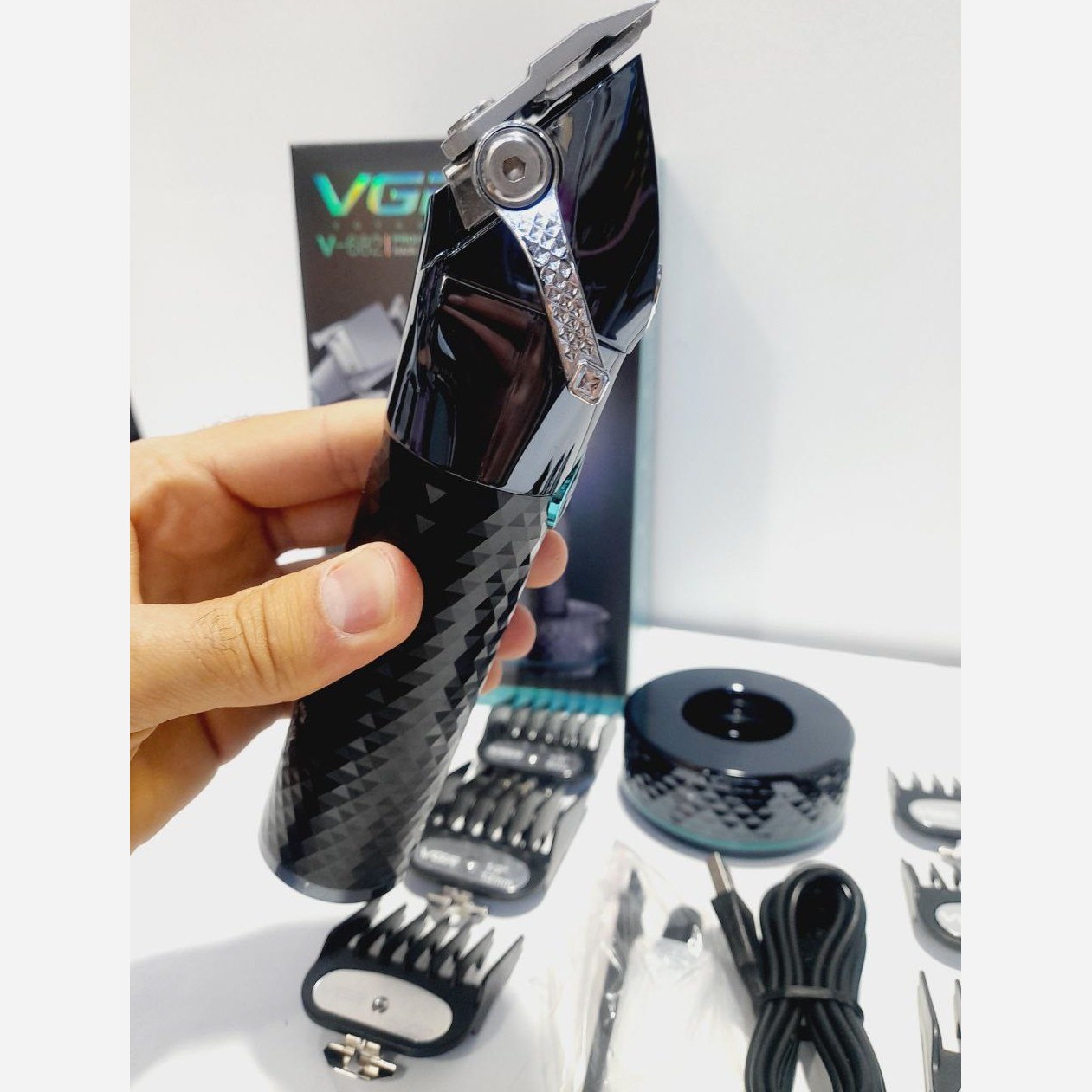 ماشین اصلاح حجم زن وی جی آر VGR V-682.