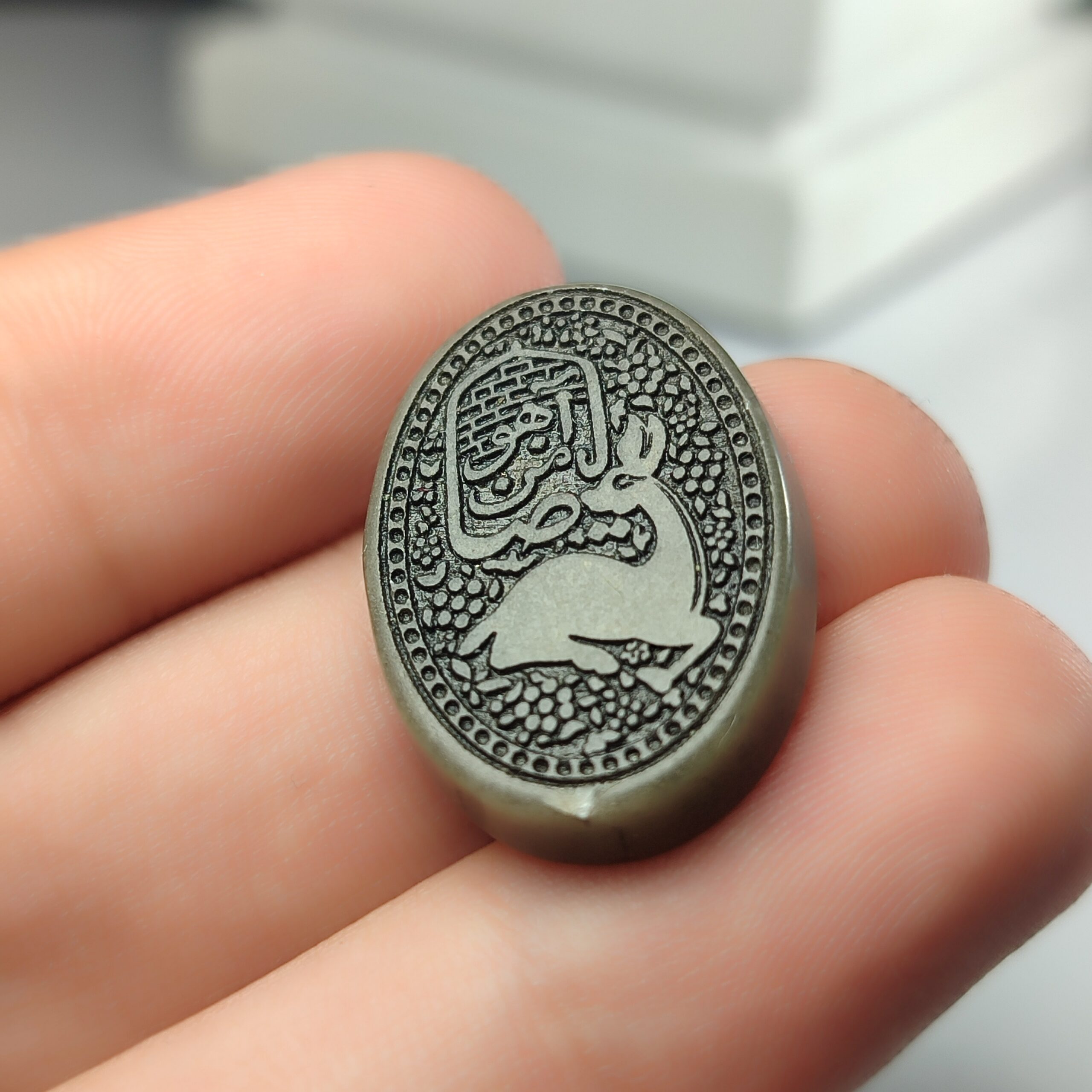 نگین یشم حکاکی یاضامن آهو  کد 3536