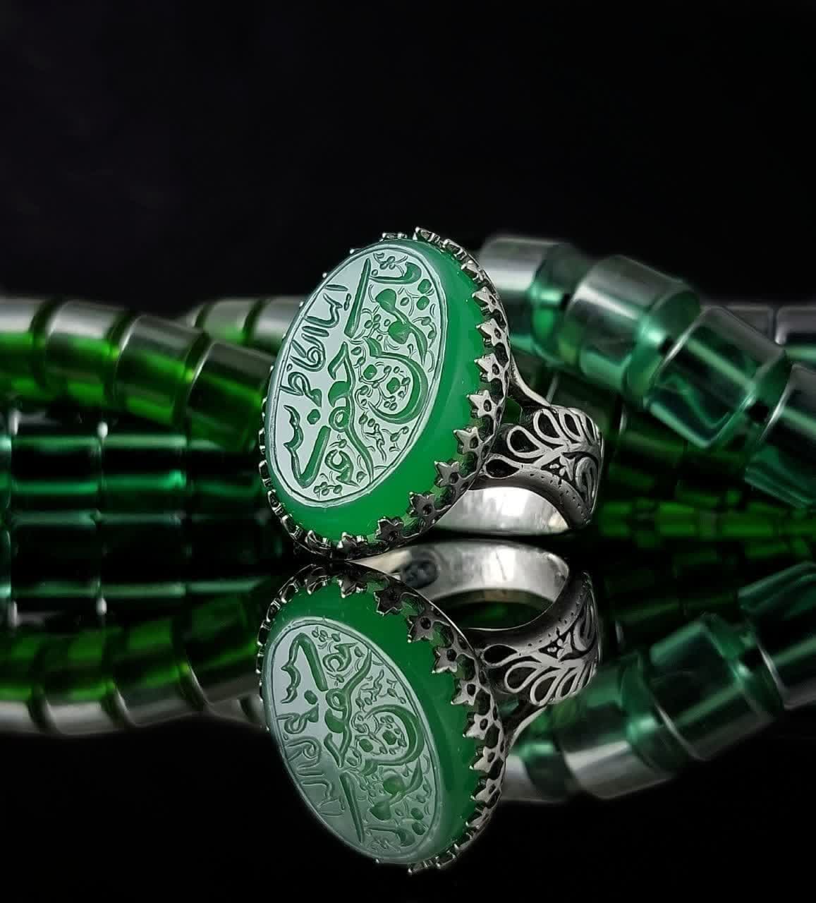 خرید انگشتر عقیق سبز امام کاظم (ع) | طرح طاووسی رکاب آلیاژی باکیفیت کد 3815