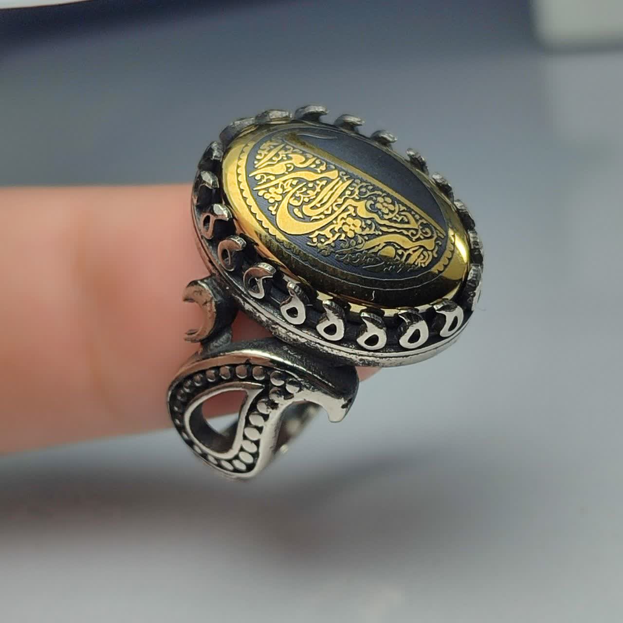 انگشتر حدید حکاکی امیری حسین ونعم الامیر رکاب اشکی رکاب آلیاژی باکیفیت کد 3636