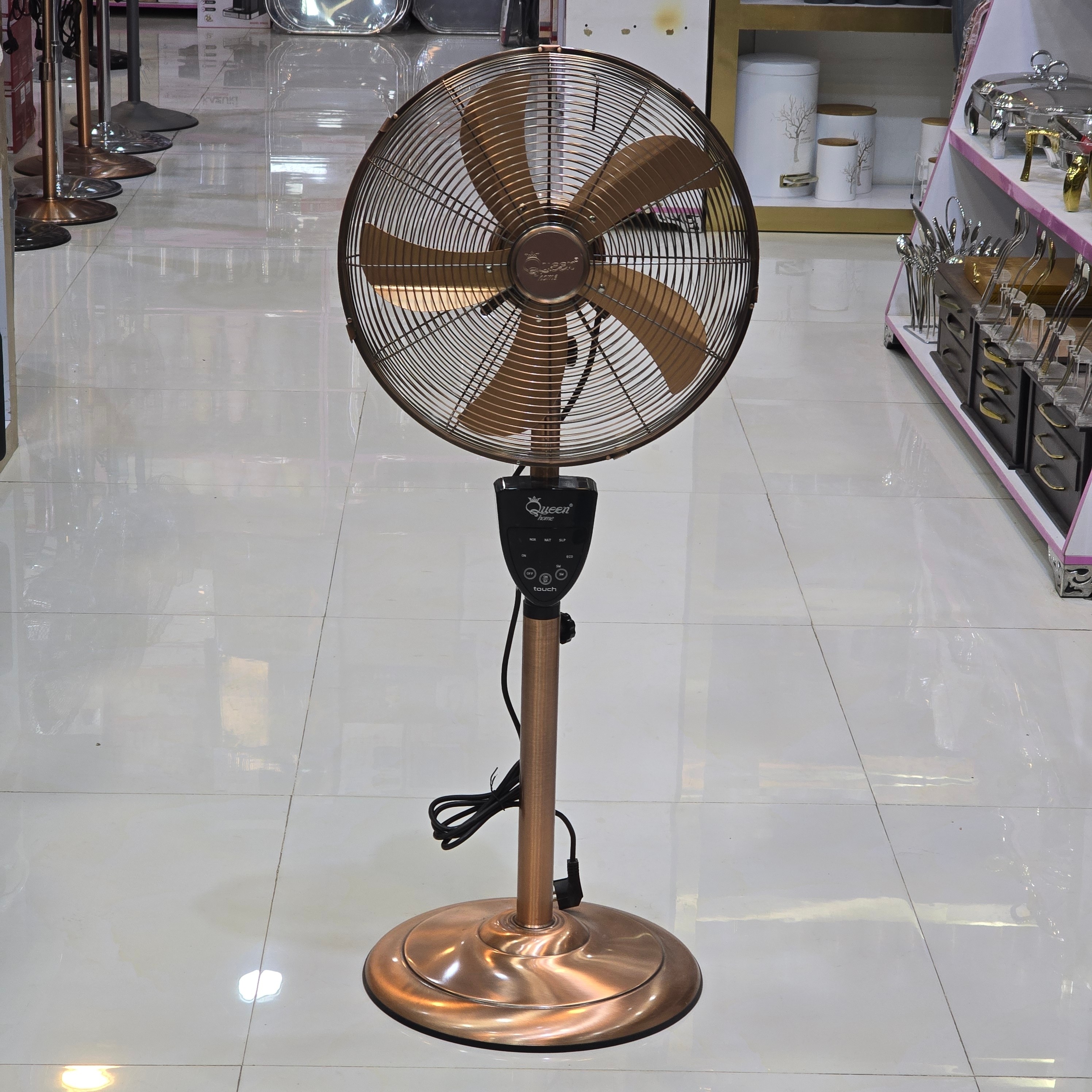پنکه ایستاده کوئین هوم مدل QH-6680 ریموت دار 5 پره با ارسال رایگان