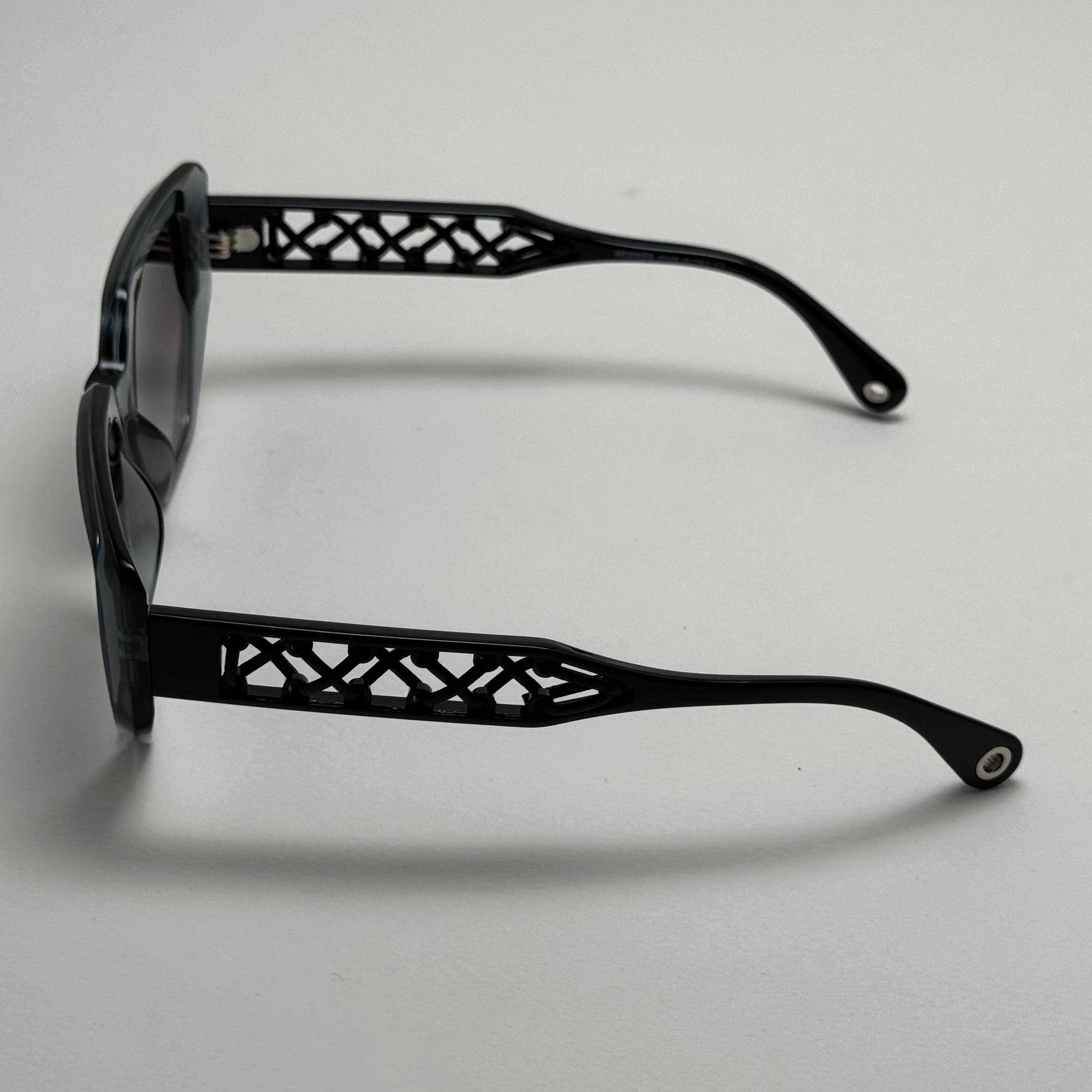 عینک آفتابی زنانه هرمس مدل Hermes Cut Out دسته چرمی طوسی کد رفرنس 1178 (ارسال رایگان)