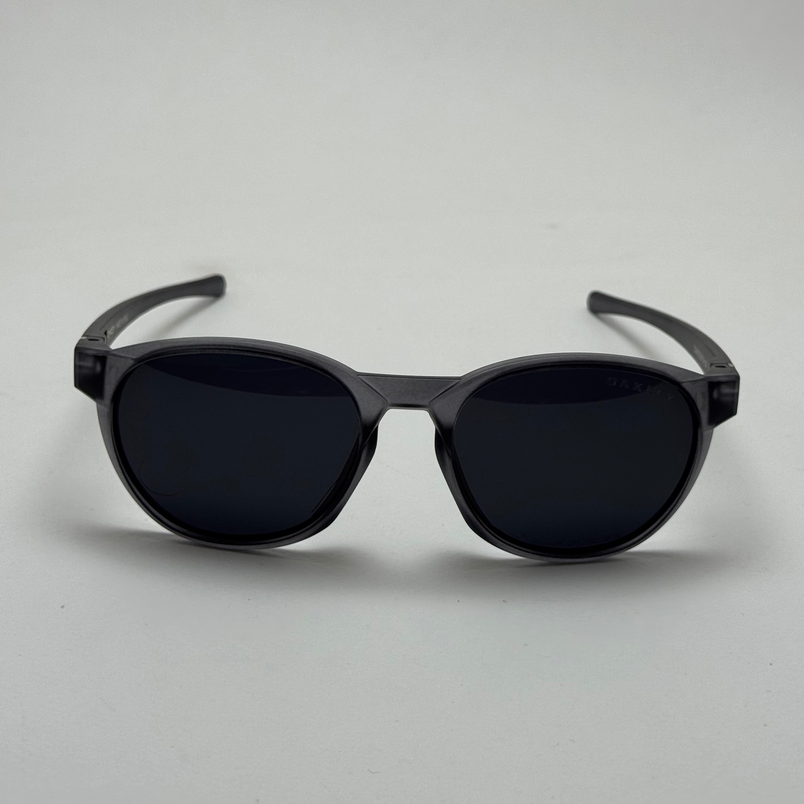 عینک آفتابی پلاریزه اوکلی Oakley طوسی عدسی مشکی گرد کد TO4910 (ارسال رایگان)